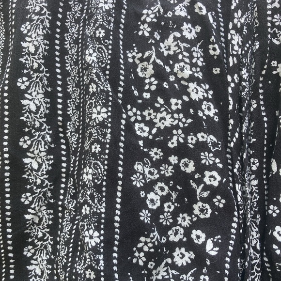 NWT BeBop black white lightweight floral shorts, elastic waist/pockets sz. L - Picture 2 of 6